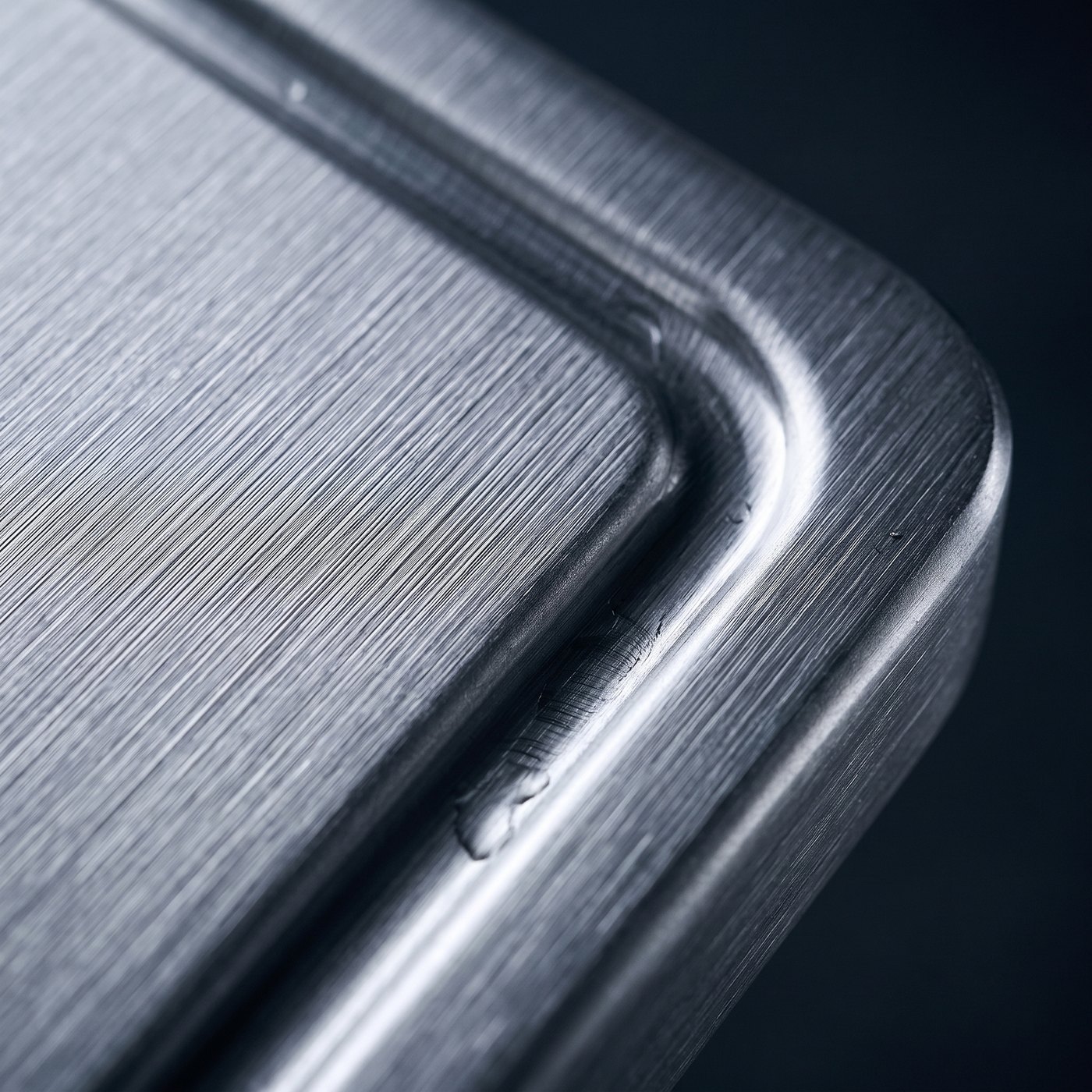 Brushed titanium surface and juice groove of the GINSEI cutting board